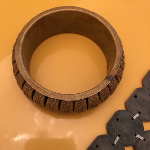 Unique! ✨ Oversized Embellished Bangle Bracelet - Picture 5 of 8